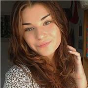 Profesora de matemáticas da clases a niños de primaria, ESO y Bachillerato